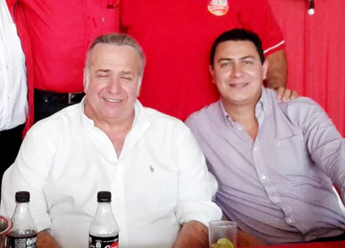 El exsenador cartista Óscar González Daher, acusado por tráfico de influencias, junto al intendente de Luque, Carlos Echeverría (ANR).
