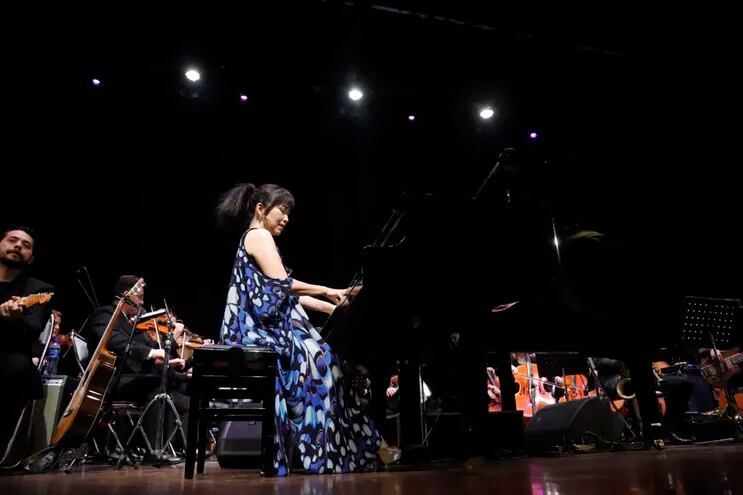 Keiko Matsui en un momento del concierto ofrecido por primera vez en Paraguay.