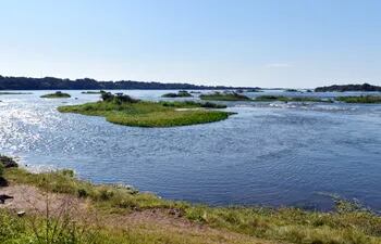 El bajísimo nivel de caudal del río Paraná imposibilita la lectura del hidrómetro debido a que es menor a 0 centímetros, según informaron ayer desde la Prefectura Naval de Ayolas.