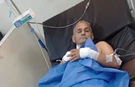 Mariano Benítez Miskinichi, internado en el hospital de la ciudad de Ñemby, se cortó ambos antebrazos con un cuchillo.