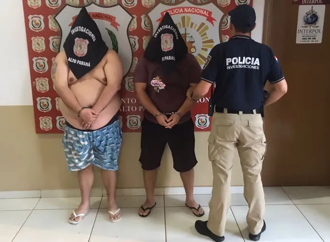 Los dos detenidos fueron trasladados a la base del Departamento de Investigaciones de Alto Paraná.