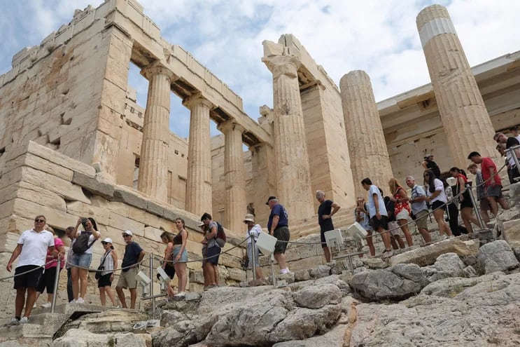 El primer ministro griego, Kyriakos Mitsotakis, va a reclamar al Gobierno británico durante una vista oficial a Londres la devolución de los Mármoles del Partenón expuestos en el Museo Británico, y que Atenas considera fueron “robados” hace más de 200 años.