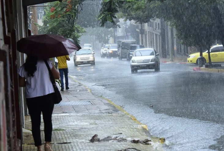El temporal llegó a la ciudad de Asunción esta mañana.