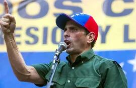 el-lider-opositor-henrique-capriles-reclamo-libertad-de-los-detenidos-para-despues-sentarse-a-dialogar-en-la-convocatoria-efectuada-por-el-president-213511000000-1051832.jpg