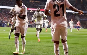 Vinícius y Rodrygo bailando tras el primer gol del Real Madrid ante Atlético Madrid.