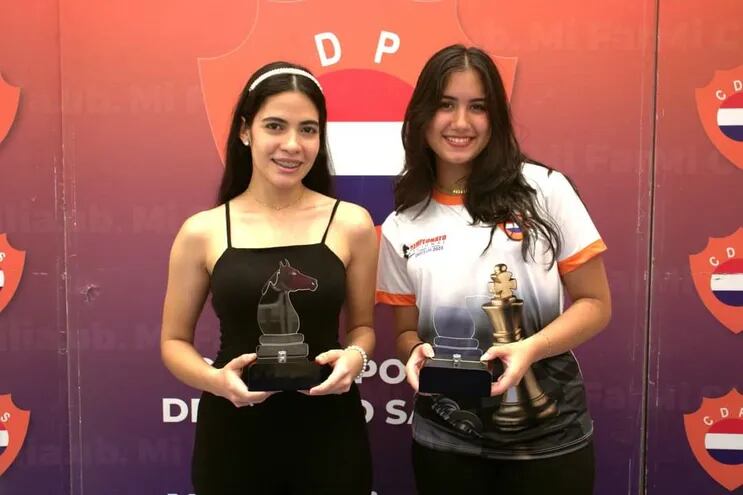 Grace Muñoz (izq.) y Paula Oviedo, campeonas del femenino en sus categorías.