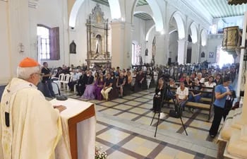 Duras críticas del cardenal Adalberto Martínez durante la misa de Pascua en la Catedral Metropolitana de Asunción.