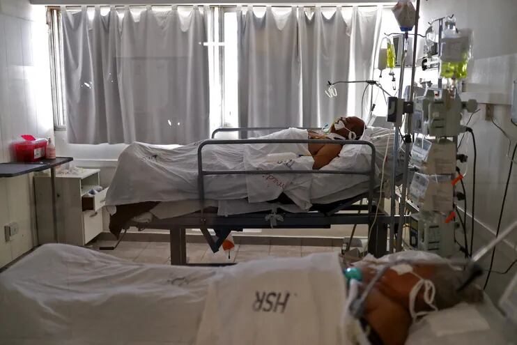Pacientes enfermos de  COVID-19 internados en el hospital San Roque en Córdoba, Argentina.