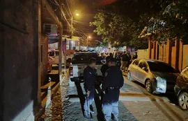 La Policía Nacional realiza un rastrillaje por la Chacarita luego de que el conductor de Moto-Bolt, Johan Sebastián Mereles Bobadilla, haya sido víctima de disparo y asalto.