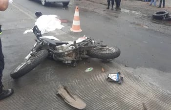Un joven motociclista falleció en un accidente de tránsito en Fernando de la Mora.
