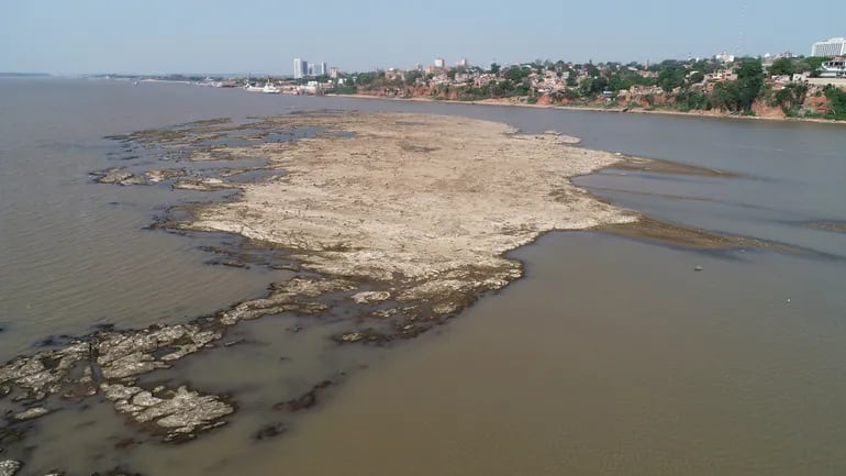 En octubre del año pasado se registró la peor bajante del río Paraguay en 50 años, cuando el nivel llegó a -0,54 m en Asunción.
