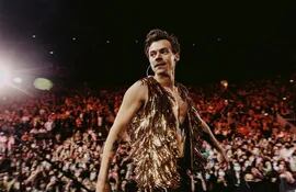 Harry Styles durante un concierto de su gira "Love on tour". El artista británico actuará en Argentina en el mes de diciembre.