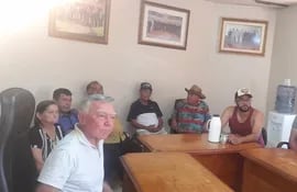 Los pobladores de Minga Porã se reunieron con autoridades municipales para tratar soluciones sobre la problemática de la inseguridad.