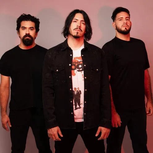 La agrupación de thrash metal Kuazar anticipará su nuevo álbum con "Machete che pópe", un tema inspirado de Acosta Ñu. Marcelo Saracho, Josema González y Eduardo "Ratty" González conforman la banda.