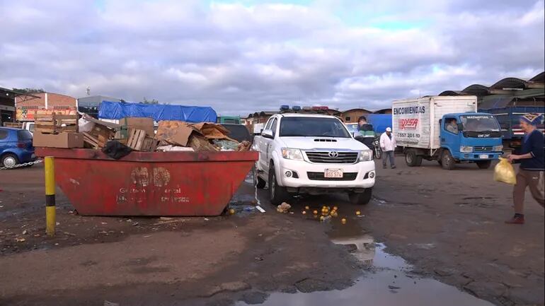 Tanto la basura como la inseguridad, son una constante en el Mercado de Abasto de Asunción.