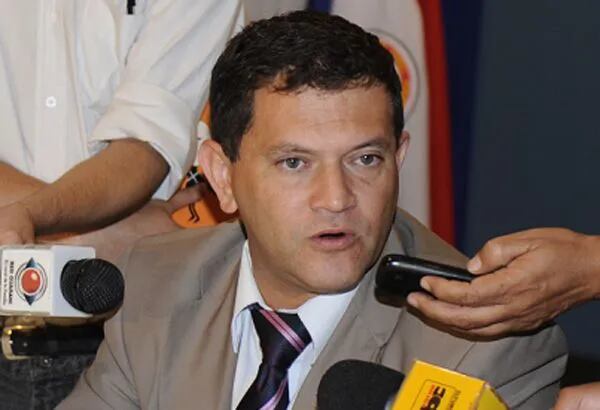 Abg. Raúl Mongelós Schneider, representante legal de 54 navegantes.