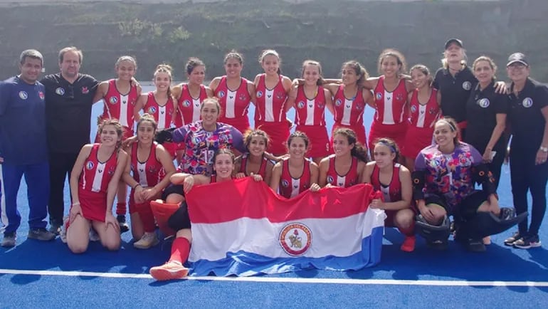 Delegación paraguaya, cuyo plantel femenino de hockey “Las Aguará” ocupó tercer lugar tras vencer por el puesto a Brasil.