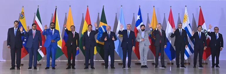 Los presidentes reunidos para la Cumbre Suraméricana en el Palacio del Itamaraty en Brasilia