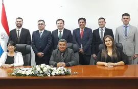Los 9 integrantes de la Junta Departamental de Ñeembucú juraron anoche en la sala de sesiones de la sede de Gobierno Departamental.