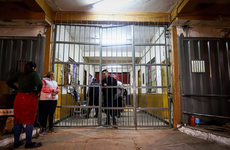 Portón de ingreso a la cárcel de Tacumbú.