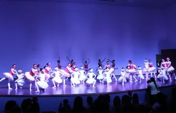 una-de-las-destacadas-presentaciones-de-la-escuela-municipal-de-danzas-de-caaguazu--215204000000-1709152.jpg