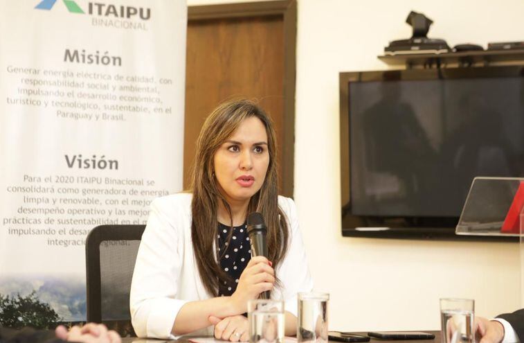 El Consejo de Convencionales colorados de Alto Paraná piden que Magnolia Mendoza, renuncie a su cargo en Itaipú.