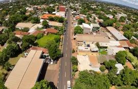El tramo asfaltado que fue inaugurado este miércoles por autoridades municipales en el barrio Santa Ana de Ciudad del Este.