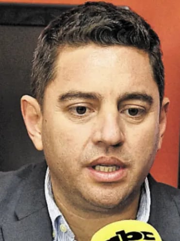Pedro Alliana (ANR, cartista), presidente de la Cámara de Diputados y  de la Junta de Gobierno de su partido, la ANR.