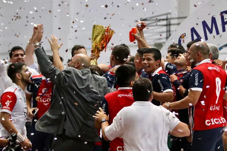 Los jugadores de Cerro Porteño festejando el campeonato del torneo Clausura 2021 de la Liga Premium.