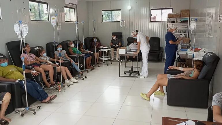 Más de 700 personas son atendidas en el Hospital General de San Lorenzo, entre ellos adultos y niños.