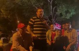 El diputado Tomás Rivas participó activamente del festejo colorado el 10 de octubre último, pero, según sus médicos, padece de cáncer de colon. (Captura de video).