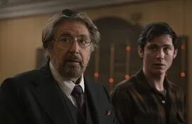 Al Pacino y Logan Lerman en "Hunters".