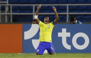 Andrey Santos, autor de uno de los tres goles de Brasil en su triunfo anoche ante Argentina.
