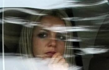 La cantante Britney Spears, en 2008, tras la audiencia en la que otorgaron su tutela legal a su padre.