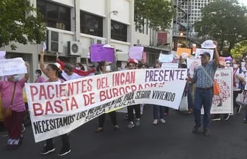 Manifestación de pacientes con Cáncer del INCAN reclamando presupuesto para medicamentos, 11 de Enero de 2022.