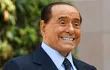 En esta foto de archivo tomada el 14 de septiembre de 2020, el exprimer ministro italiano Silvio Berlusconi se dirige a los medios de comunicación.