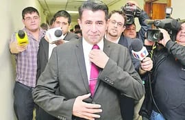 El ex comandante de la Policía Nacional Francisco Alvarenga está acusado de supuesto enriquecimiento ilícito junto a su esposa Mirta Rotela.