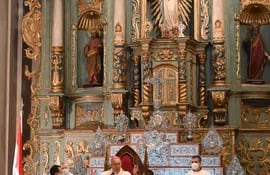 Monseñor Edmundo Valenzuela ofició hoy la Misa de Navidad en la Catedral de Asunción.