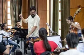 Luis Vera Resquín dirigirá a la OSIC este martes en el último concierto del ciclo 2022 de "Música en los Palacios".