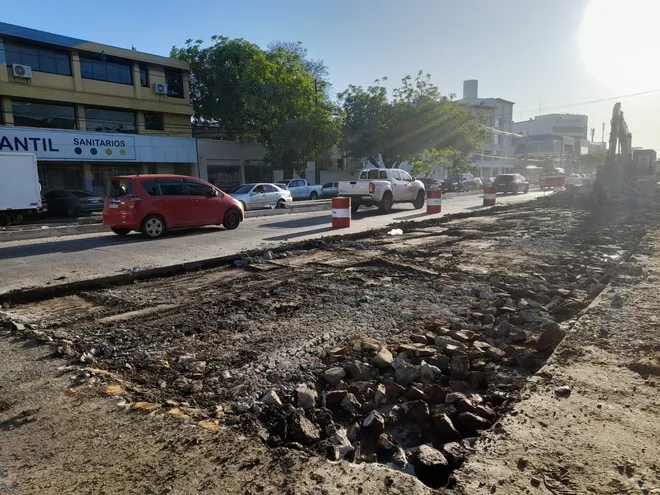 Obras de pavimentación en la zona de Eusebio Ayala, en el carril con dirección a la ciudad de Fernando de la Mora.