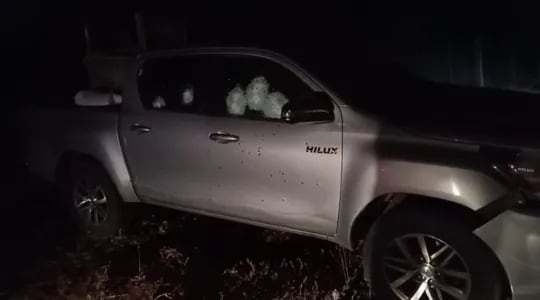 Camioneta en la que se transportaban las víctimas del triple homicidio en la colonia Rinconada distrito de Bella Vista Norte, departamento de Amambay.