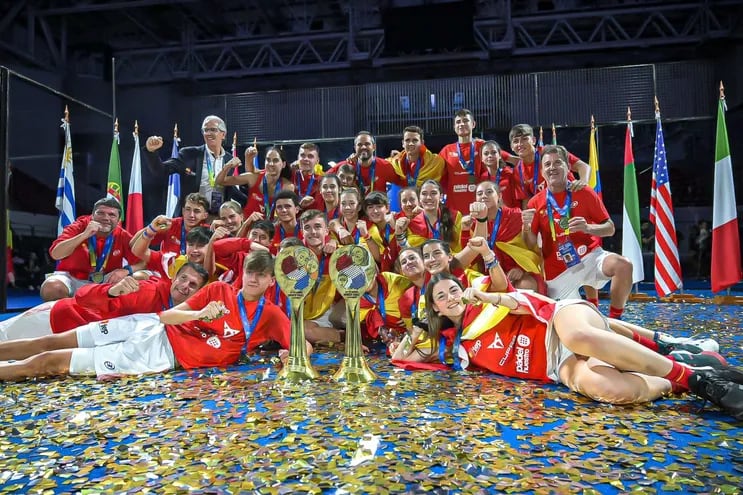 España se consagró campeón tanto en masculino como en femenino del Mundial de padel juvenil que celebró su décima cuarta edición en nuestro país con 400 atletas de distintos continentes.