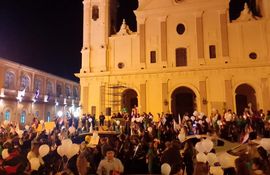 Movilización frente a la Catedral.