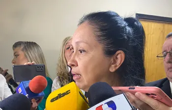 La abogada Yolanda Paredes presentó este miércoles un pedido de juicio político contra los ministros de la Sala Penal de la Corte.