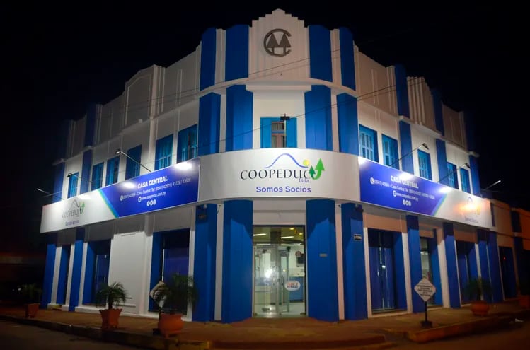Una moderna sede tiene COOPEDUC Ltda. en la ciudad de Villarrica. Esta cooperativa cuenta con 12 sucursales en los departamentos de Guairá, Caazapá, Caaguazú y Alto Paraná, donde atiende a sus miles de asociados.