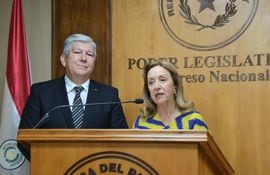 El senador Daniel Rojas y Rafaela Guanes, aspirante al Senado. (Foto: Prensa Senado).