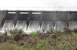 vertedero-de-la-central-hidroelectrica-paraguaya-de-acaray--04053000000-1663047.jpg