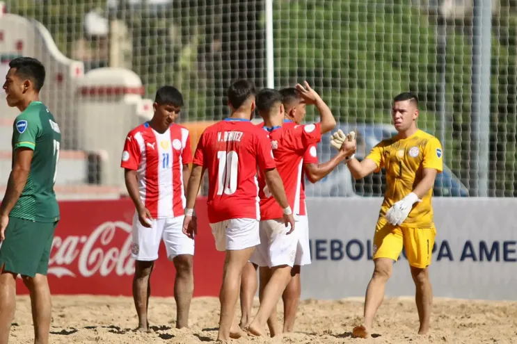 La Albirroja venció 10-1 a Bolivia en la Copa América de Fútbol Playa.