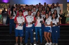 Atletas del Team Paraguay, que lograron medallas en los Juegos Suramericanos de Asunción 2022, fueron premiados ayer en la SND.