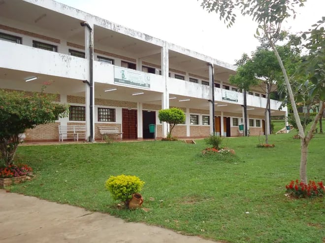Sede de la Facultad de Filosofía UNA en Caacupé.